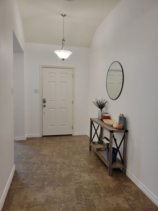 Building Photo - Open floor plan & small pets allowed! 3BD/2BA home in Killeen!