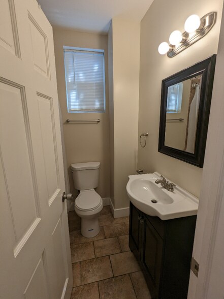 Building Photo - 2850 Jasper St