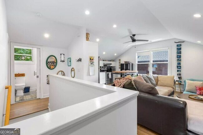 Building Photo - Renovated 2BR/1BA Attic Apartment with In-Unit Washer & Dryer – Prime Atlanta Location