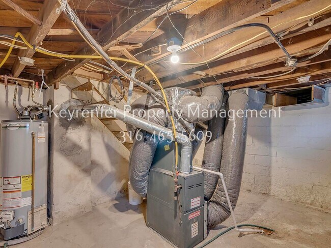 Building Photo - Charming 2 bedroom 1 bath Craftsman Duplex
