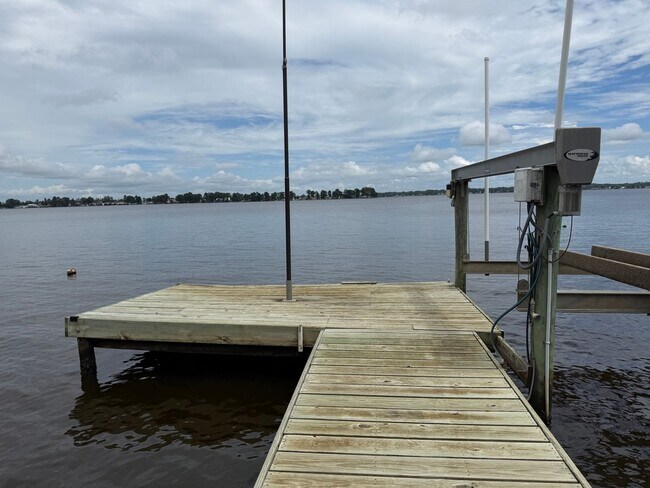 Building Photo - Fabulous 3 bedroom 2 bath in waterfront community!