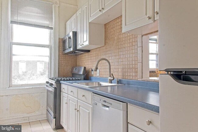 Building Photo - 1735 Park Ave