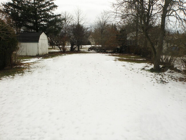 Building Photo - 3 Bed - 2 Full Bath Cape Cod for Rent in Euclid!