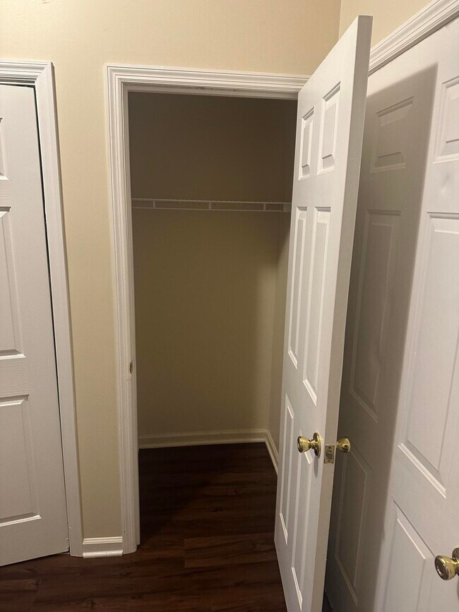 Building Photo - 2005 River Ridge Rd