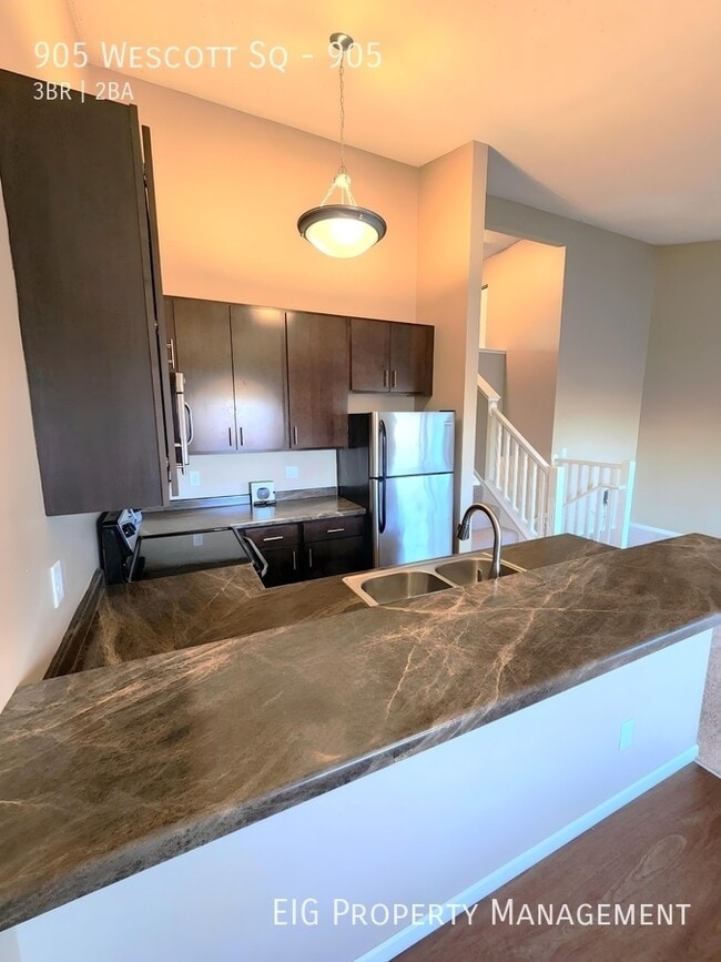 Building Photo - 905 Wescott Square