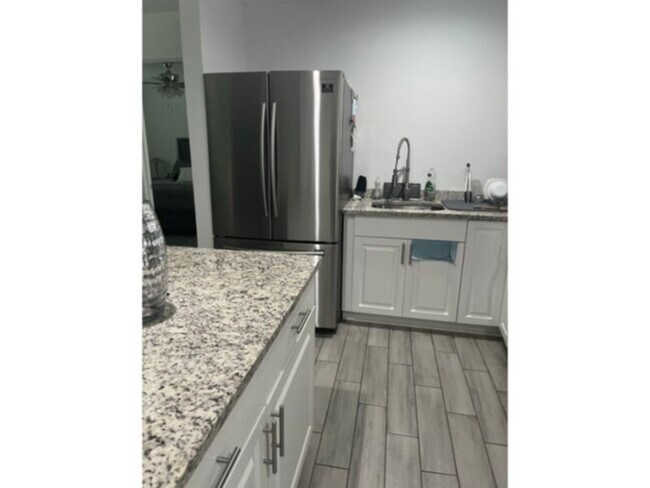 Building Photo - Annual Unfurnished! 1 Bedroom 1 bath SW Cape! Available Now!