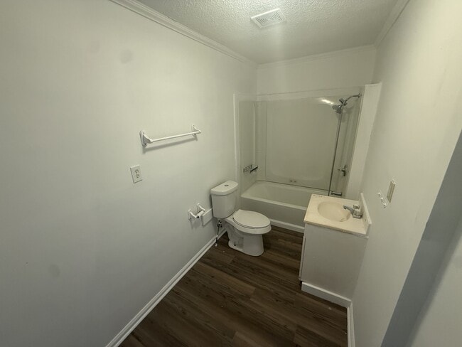 Building Photo - 803 Moss St