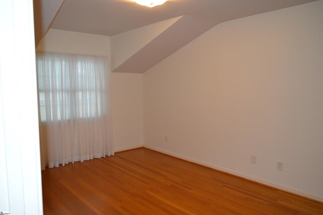 Building Photo - 2462 E Blackstock Rd