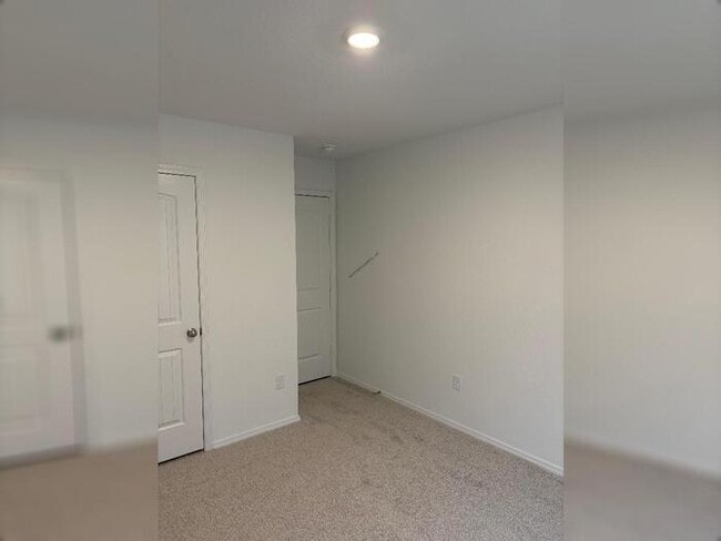 Building Photo - 43 Remington Ln