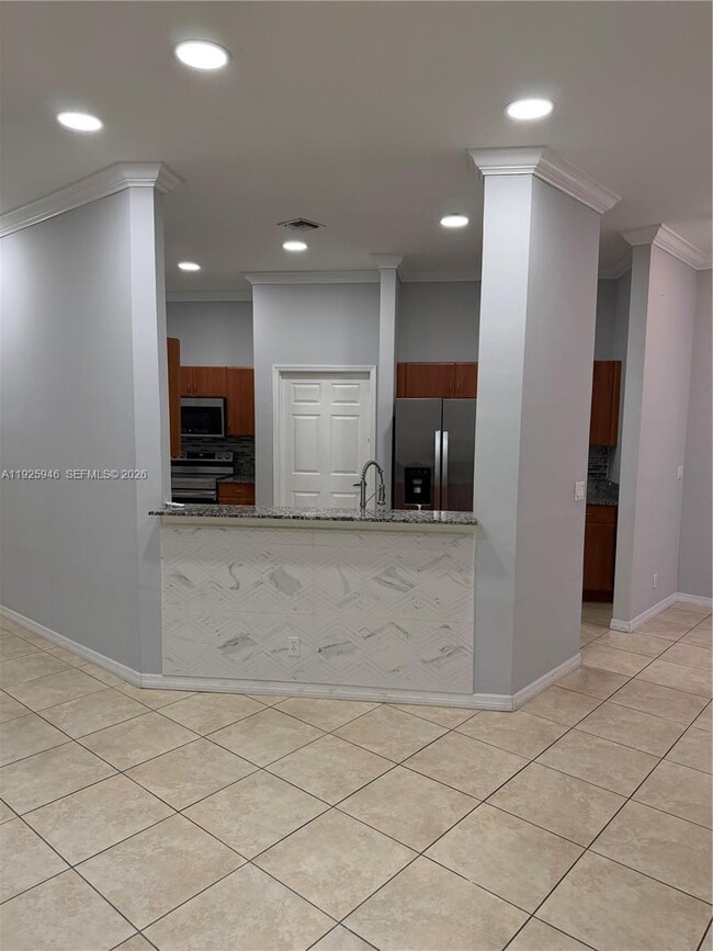 Building Photo - 2927 SW 18th Terrace