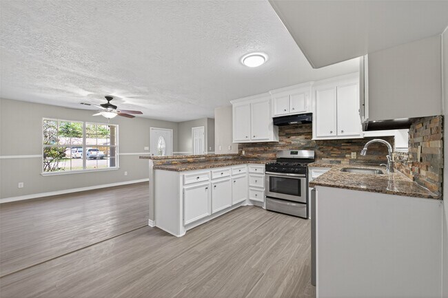 Building Photo - 210 N Shirley Ln