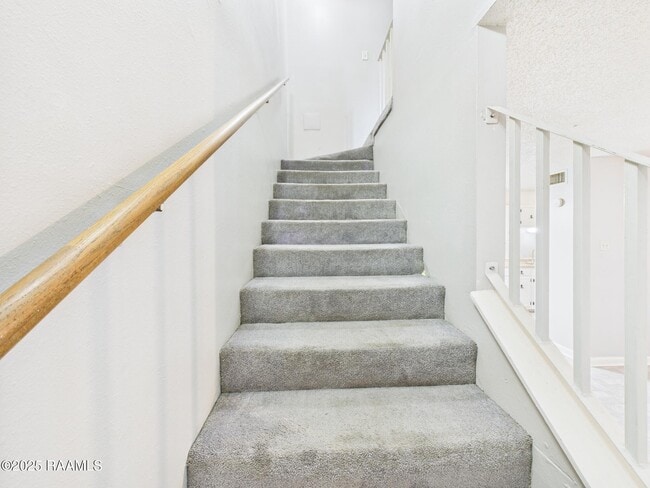 Building Photo - 511 Fox Run Ave