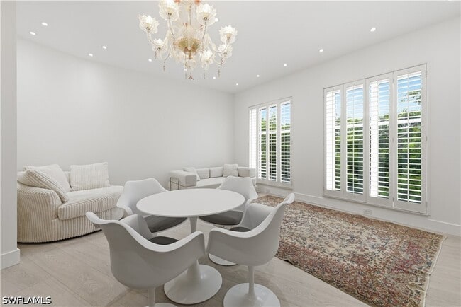 Building Photo - 8665 Bay Colony Dr