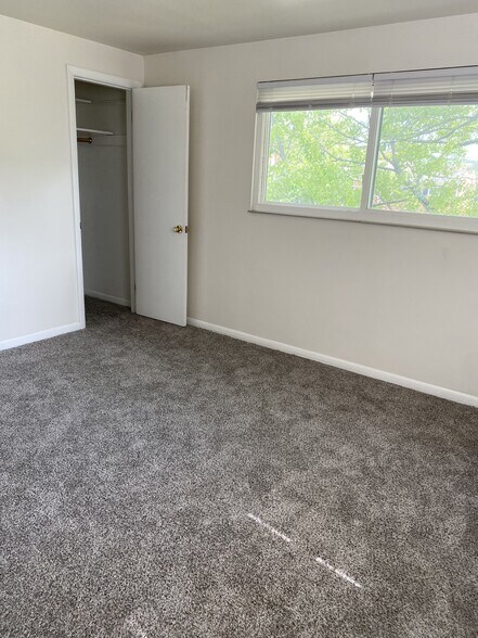 Building Photo - 4947 Charlemar Dr