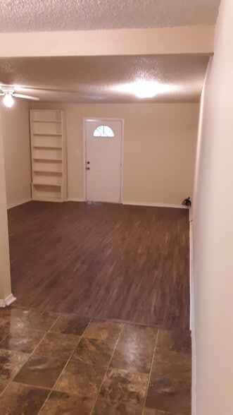 Building Photo - 142 Fields St