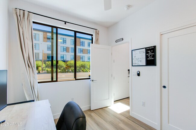 Building Photo - 4220 N 32nd St