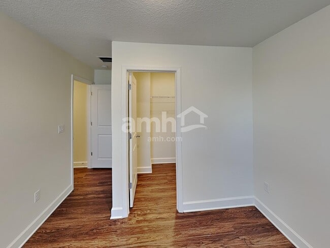 Building Photo - 11626 Hillside Dr