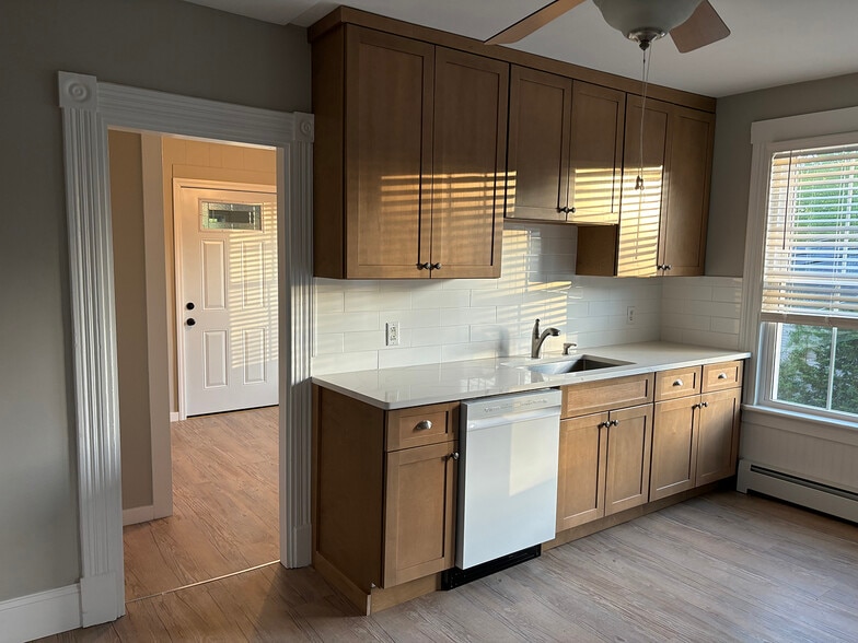 Kitchen - First Floor - 206 Echo Lake Rd