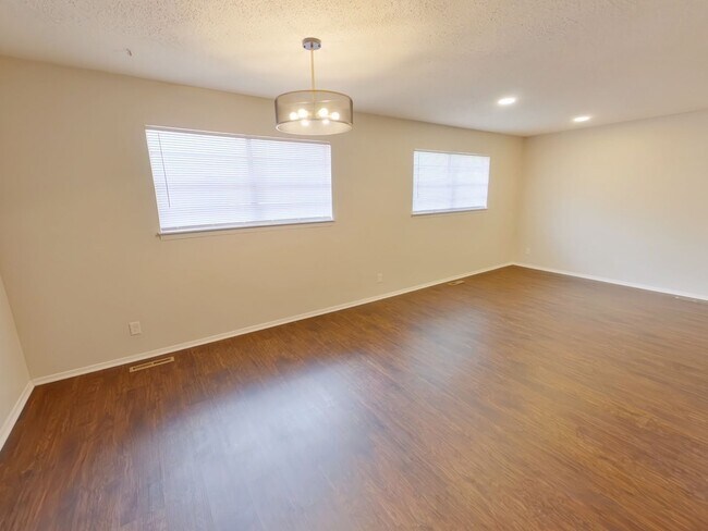 Building Photo - 951 S Longfellow Ln