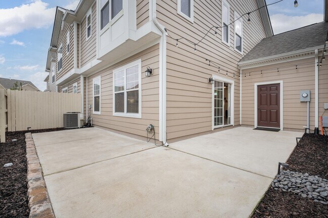Building Photo - 2040 Canning Pl
