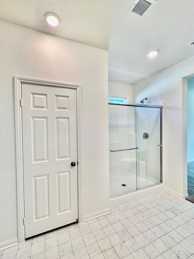 Building Photo - Recently built SINGLE STORY 4 bed, 2 bath, plus office - Riverside