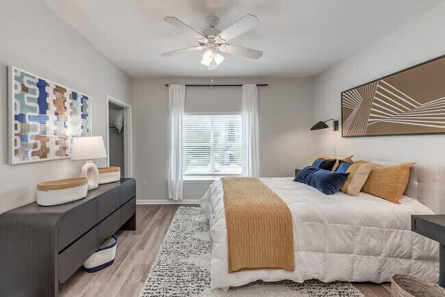 Building Photo - Comfort, Style & Value!