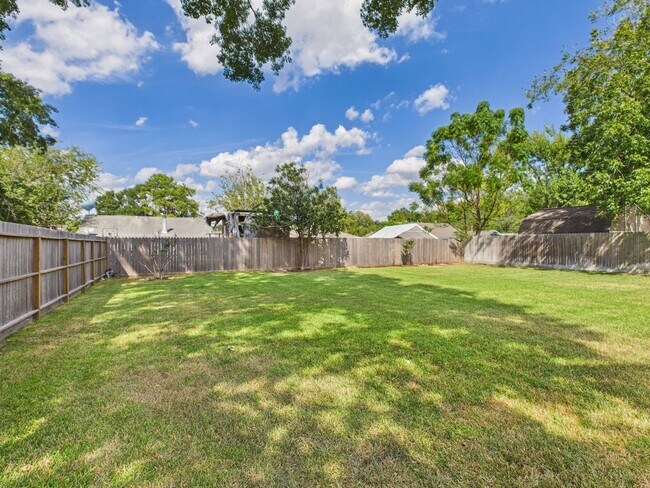 Building Photo - 13010 Foxburo Dr