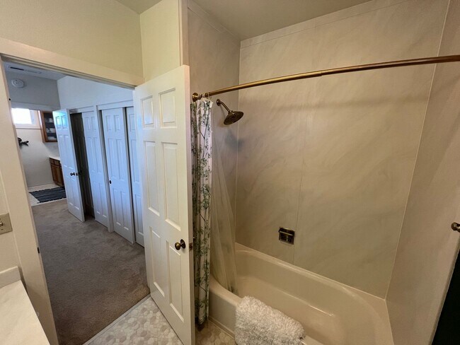 Building Photo - 189E - CS