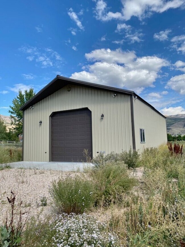 Building Photo - Beautiful home single level entry with out buildings and amazing landscaping - shorter term lease...