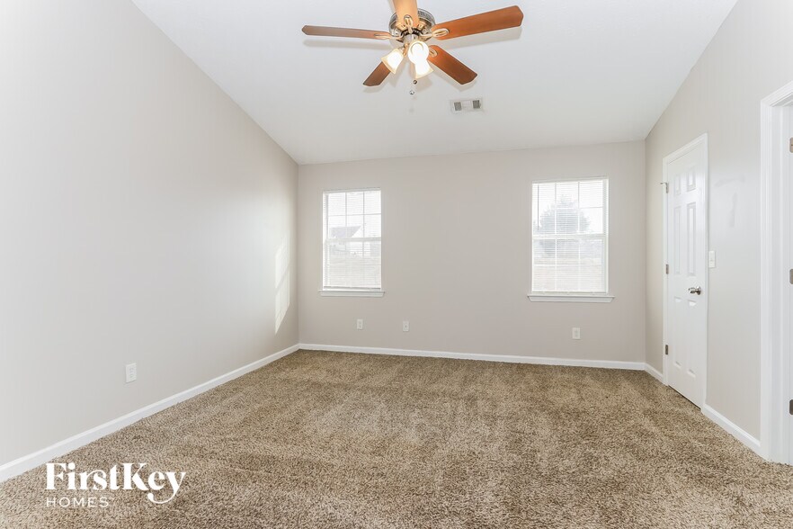 Building Photo - 128 Greenleaf Dr