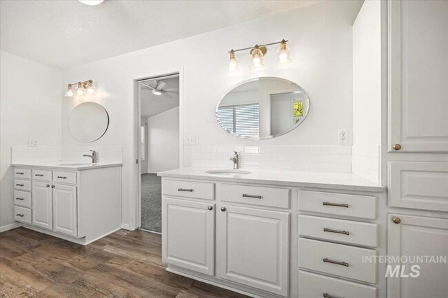 Building Photo - Great 4 bedroom plus bonus room