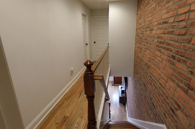 Building Photo - Charming 3Bedroom Townhome - Steps from Pa...