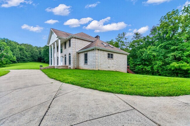 Building Photo - 1400 Slayden Wood Rd