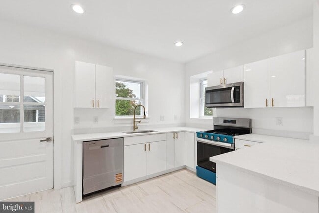 Building Photo - 65 Limekiln Pike