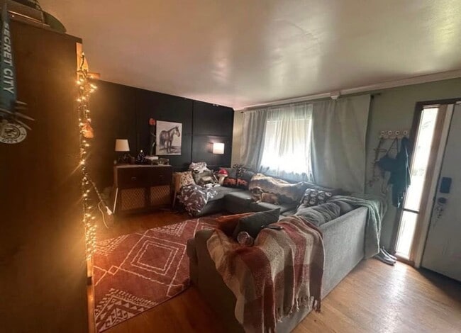 Building Photo - 1208 Pickwick Rd