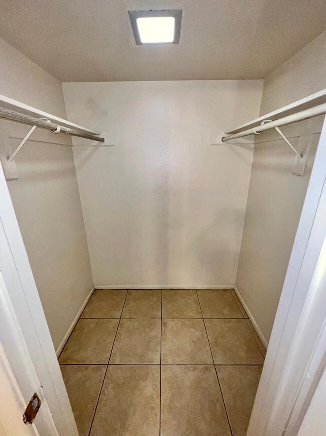 Building Photo - 953 W Emelita Cir