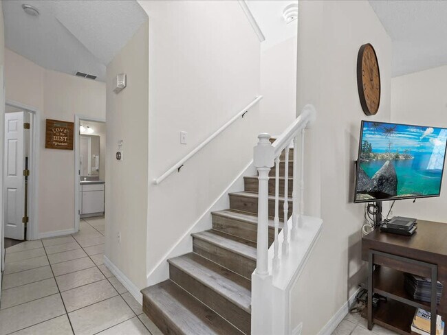 Building Photo - 113 Pompano Beach Dr