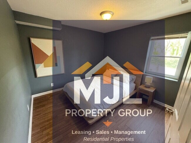 Building Photo - Spacious 3 Bedroom / 1 Bath Apartment in Sugar Creek *Ready Now*