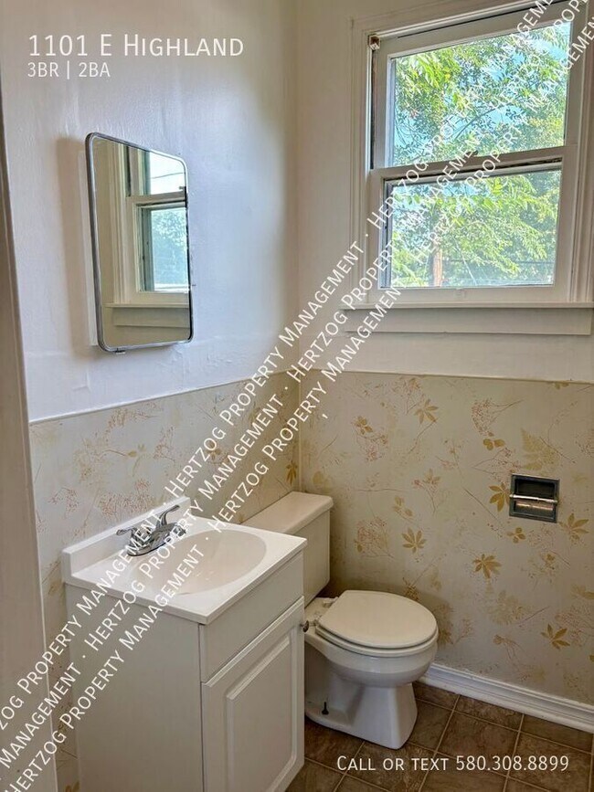Building Photo - 1101 E Highland-