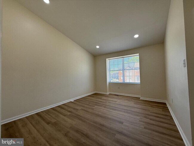 Building Photo - 4 Bright Star Ct
