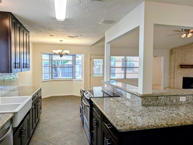 Building Photo - 12214 Meadow Berry Dr
