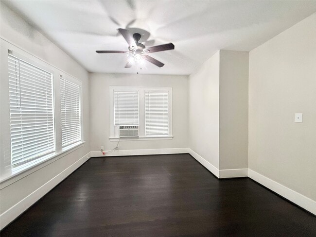 Building Photo - 1126 Berthea St