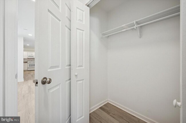 Building Photo - 4926 W Thompson St