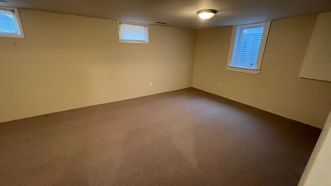 Building Photo - 2261 Springbrook Ct