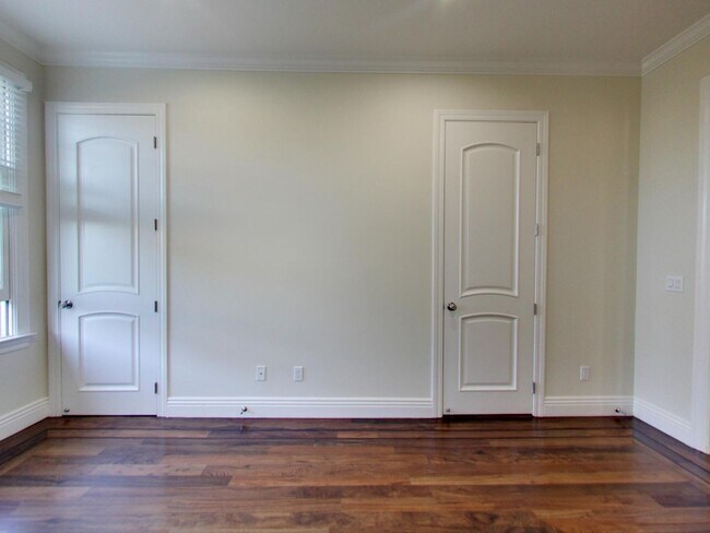 Building Photo - 1129 Green St