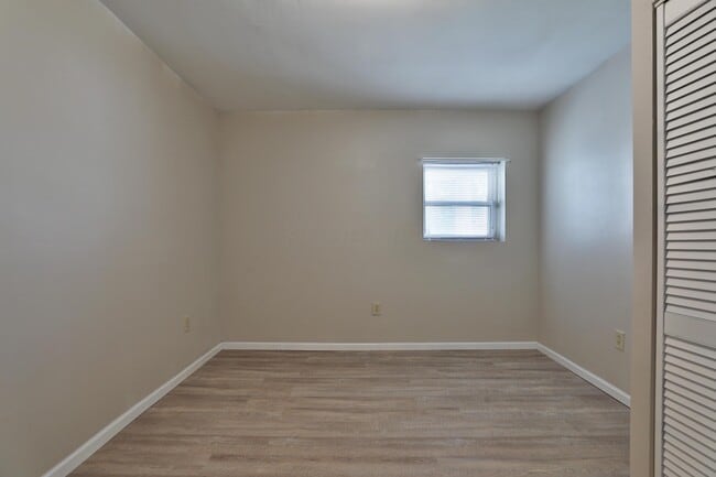 Building Photo - 3553 Brookside Blvd