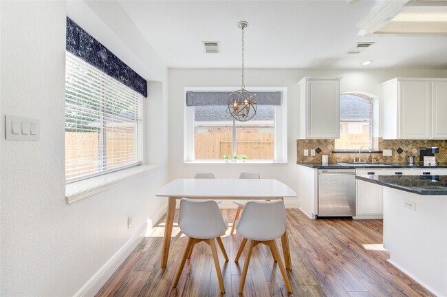 Building Photo - 6119 Rachels Ct