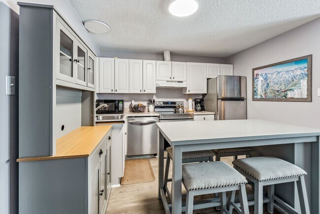 Building Photo - 412 S. Main, unit 113