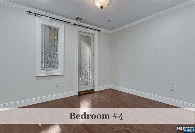 Building Photo - 230 Hillcrest Rd