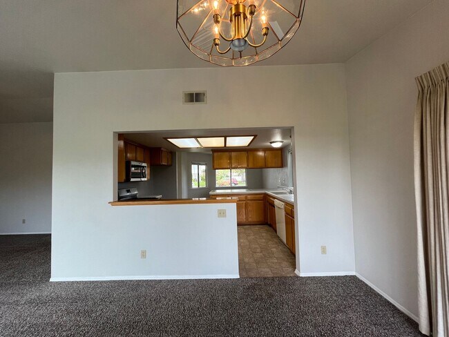 Building Photo - **PENDING**